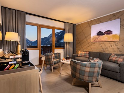 Hotels an der Piste - Sonnenterrasse - Obertilliach - Wohnraum der renovierten 2-Raum-Suiten - Defereggental Hotel & Resort
