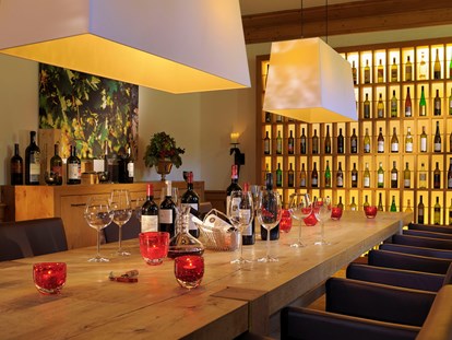 Hotels an der Piste - Wellnessbereich - Obertilliach - Vinothek mit einer Auswahl an aus über 200 ausgewählten Weinen - Defereggental Hotel & Resort