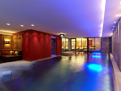 Hotels an der Piste - Hallenbad - Alpin pool 12m lang - Hotel Tirol****alpin spa Ischgl 