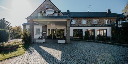 Hotels an der Piste - Langlaufloipe - Erzgebirge - Hotelansicht - Sonnenhotel HOHER HAHN