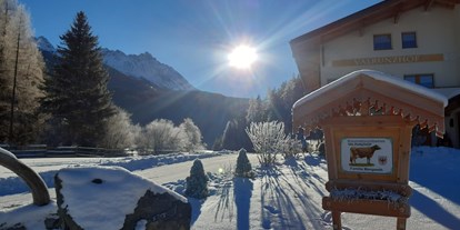 Hotels an der Piste - Hotel-Schwerpunkt: Skifahren & Tourengehen - Tirol - Herzlich Willkommen bei uns am Valrunzhof! - Valrunzhof direkt am Seilbahncenter 