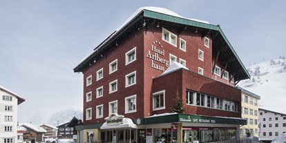Hotels an der Piste - Hotel-Schwerpunkt: Skifahren & Familie - Vorarlberg - Hotel Außen - Hotel Arlberghaus