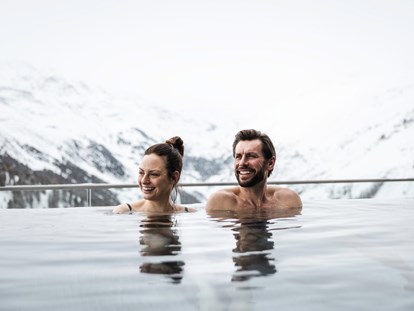 Hotels an der Piste - Skikurs direkt beim Hotel: für Erwachsene - Tirol - Außenpool  - SKI | GOLF | WELLNESS Hotel Riml ****s