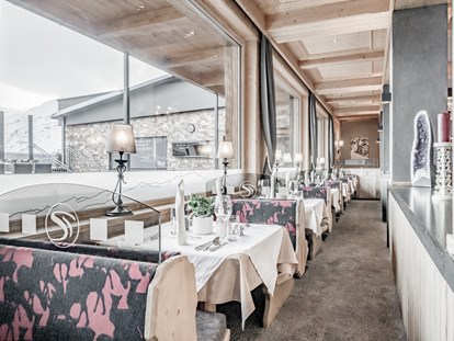 Hotels an der Piste - Hunde: hundefreundlich - Skigebiet Gurgl - Speisesaal mit Blick auf die Sonnenterrasse - SKI | GOLF | WELLNESS Hotel Riml ****s