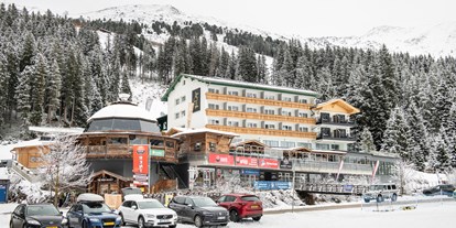 Hotels an der Piste - Tirol - Auf 1.500m bis 2.500m befinden sich 90 Kilometern Fahrspaß und 39 Liftanlagen. Das Berghotel Hochfügen liegt direkt an der Piste und doch ist die Zufahrt mit dem Auto bis vor die Haustür bei uns möglich.  - Berghotel Hochfügen****