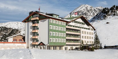 Hotels an der Piste - Hotel-Schwerpunkt: Skifahren & Familie - Samnaun Dorf - Aussenansicht Tag - Hotel Edelweiss