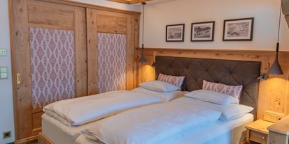 Hotels an der Piste - Wellnessbereich - Ski Arlberg - Doppelzimmer mit Boxspringbett - Hotel Ulli