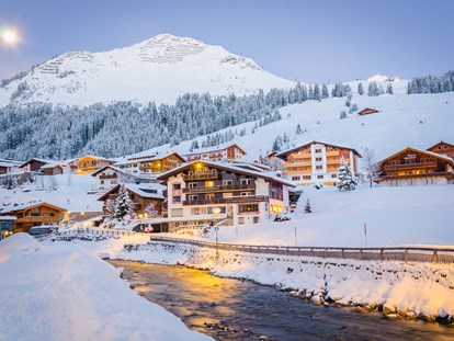 Hotels an der Piste - St. Gallenkirch - Genießen Sie den Wintertraum in unserem schönen Dorf. Bei Tag oder bei Nacht genießen Sie die frische Bergluft bei einem Spaziergang durch das Dorf und die Spazierwege. - Hotel Anemone