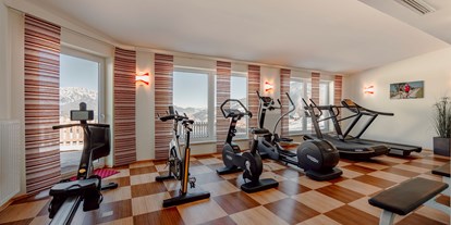 Hotels an der Piste - Pools: Innenpool - Bad Mitterndorf - Fitnessraum mit modernen Geräten und herrlichem Ausblick. - Hotel Waldfrieden