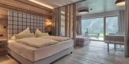 Hotels an der Piste - Hotel-Schwerpunkt: Skifahren & Familie - Pfelders/Passeiertal - Schlafzimmer und Aufenthaltsraum Ferienwohnung - The Peak Sölden