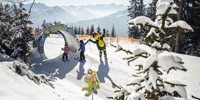 Hotels an der Piste - Skiraum: Skispinde - Hinterglemm - Kinder auf der Kinderpiste mit Schmidolin - Hotel Sonnblick