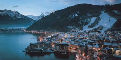Hotels an der Piste - geführte Skitouren - Hinterglemm - Abendlicher Ausblick auf die Stadt Zell am See - Hotel Sonnblick