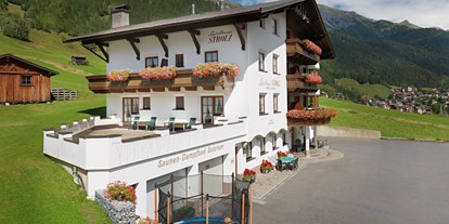 Hotels an der Piste - Ski-In Ski-Out - Fiss - Sommeransicht - Hotel Garni Landhaus Strolz