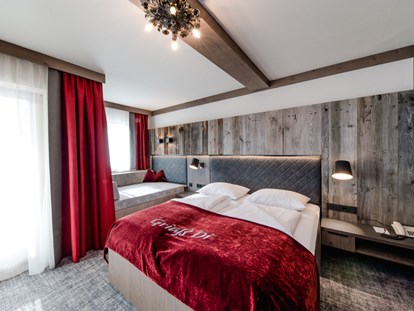 Hotels an der Piste - Sonnenterrasse - Filzmoos (Filzmoos) - Doppelzimmer mit Kuschelecke - **** Hotel Alpenrose Zauchensee