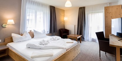 Hotels an der Piste - Hotel-Schwerpunkt: Skifahren & Wellness - Osttirol - Mehrbettzimmer Alpenhof - SCOL Sporthotel Großglockner