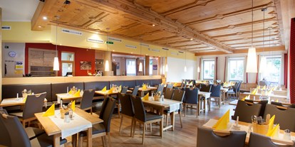 Hotels an der Piste - Hotel-Schwerpunkt: Skifahren & Familie - Skigebiet Grossglockner Resort Kals-Matrei - Restaurantbereich im Jenshof - SCOL Sporthotel Großglockner