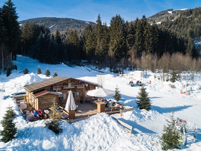 Hotels an der Piste - Verpflegung: Frühstück - Oberndorf in Tirol - Skihaserl Aprés Ski - Hotel Hubertus