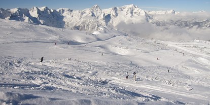 Hotels an der Piste - Skiraum: vorhanden - Skigebiet Hinterstoder - Skipisten mit Berg-Panorama - Berghof Sturmgut