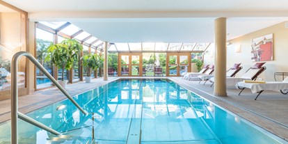 Hotels an der Piste - Parkplatz: gebührenpflichtig beim Hotel - Skigebiet KitzSki Kitzbühel Kirchberg - Indoor Pool - Hotel Kaiserhof