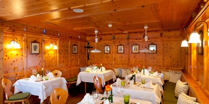 Hotels an der Piste - Sauna - Skigebiet KitzSki Kitzbühel Kirchberg - Zirbenstube - Hotel Kaiserhof