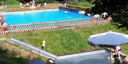 Hotels an der Piste - Pools: Innenpool - Baden-Württemberg - das wohl höchstgelegene Freibad Deutschlands in Todtnauberg  - Panorama Lodge Sonnenalm Hochschwarzwald