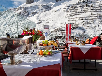 Hotels an der Piste - Hotel-Schwerpunkt: Skifahren & Kulinarik - Damüls - Sonnenterrasse - Hotel Enzian