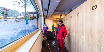 Hotels an der Piste - Hotel-Schwerpunkt: Skifahren & Familie - Skigebiet Nassfeld - Skikeller - jedes Zimmer hat seinen eigenen Spint - Hotel Gartnerkofel