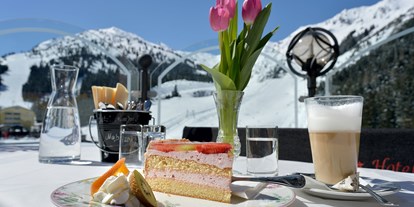 Hotels an der Piste - Hotel-Schwerpunkt: Skifahren & Ruhe - Mayrhofen (Mayrhofen) - Terrasse - ****Hotel Almhof
