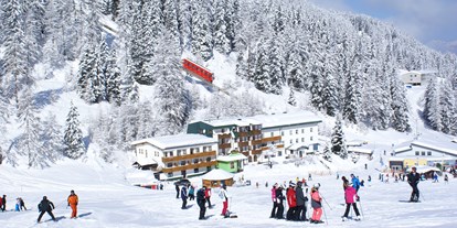 Hotels an der Piste - Hotel-Schwerpunkt: Skifahren & Familie - Axamer Lizum - Mit den Schiern bis vor den Schiraum fahren - Hotel Lizumerhof
