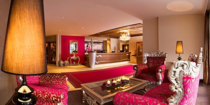 Hotels an der Piste - Preisniveau: gehoben - Fiss - Rezeption/Lounge - Romantik & Spa Alpen-Herz
