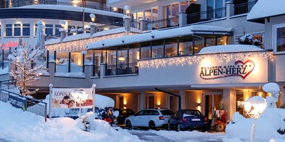 Hotels an der Piste - WLAN - Ladis - Hoteleingang - Romantik & Spa Alpen-Herz