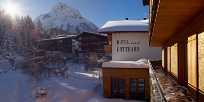 Hotels an der Piste - Hallenbad - Ski Arlberg - Blick auf die Berge - Hotel Gotthard