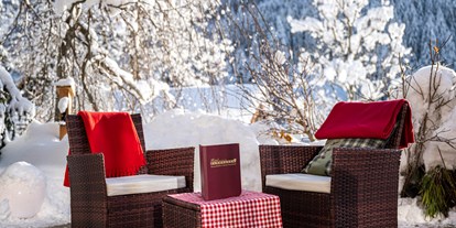 Hotels an der Piste - Hotel-Schwerpunkt: Skifahren & Wellness - Treffen (Treffen am Ossiacher See) - Blick auf unsere Sonnenterrasse  - Genusshotel Almrausch