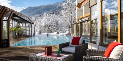 Hotels an der Piste - WLAN - Ebene Reichenau - Beheizter & Überdachbarer Außenpool (Winter 31°C) und Blick auf unsere Sonnenterrasse  - Genusshotel Almrausch