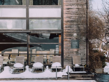 Hotels an der Piste - Hotel-Schwerpunkt: Skifahren & Wellness - Zöblen - Pool im Winter - Das Naturhotel Chesa Valisa****s