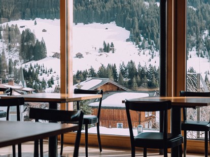 Hotels an der Piste - Skikurs direkt beim Hotel: für Erwachsene - Schröcken - Wintergarten - Das Naturhotel Chesa Valisa****s