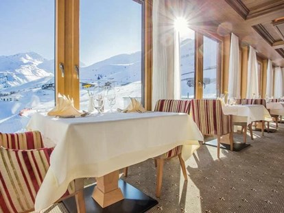 Hotels an der Piste - Ladestation Elektroauto - Tiroler Oberland - Kulinarische Höhepunkte im Restaurant mit Panoramablick - Skihotel Edelweiss Hochsölden