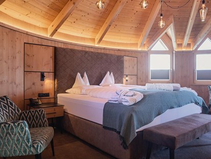 Hotels an der Piste - Verpflegung: Vollpension - Skigebiet Sölden - Turmzimmer mit Doppelbett - Skihotel Edelweiss Hochsölden