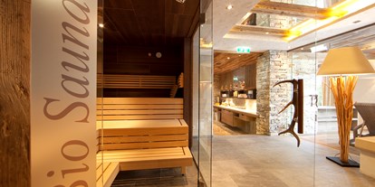 Hotels an der Piste - Hotel-Schwerpunkt: Skifahren & Wellness - Lermoos - mehrere Saunen und herrliche Ruheräume mit Bergblick - Hotel Sonnenhof 