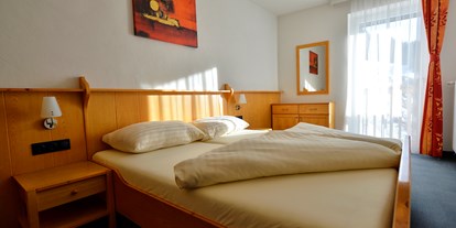 Hotels an der Piste - Trockenraum - Skigebiet Nassfeld - traditionelles Zimmer - ALMHOTEL KÄRNTEN