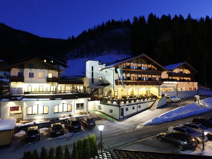Hotels an der Piste - Skiraum: vorhanden - Bad Mitterndorf - Panoramahotel Gürtl - Außenansicht Winter - Panoramahotel Gürtl