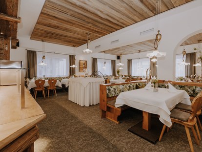 Hotels an der Piste - Hotel-Schwerpunkt: Skifahren & Familie - Dienten am Hochkönig - Gaststube - B&B Hotel Die Bergquelle