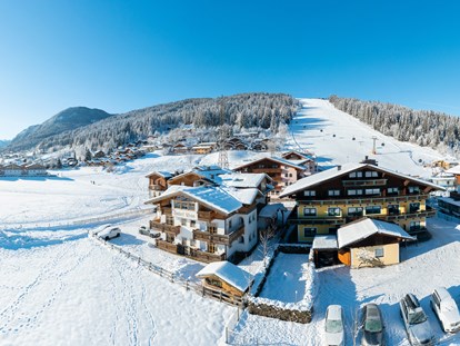 Hotels an der Piste - Langlaufloipe - Dienten am Hochkönig - Außenansicht - Skiurlaub direkt an der Piste am Achterjet in Flachau - B&B Hotel Die Bergquelle