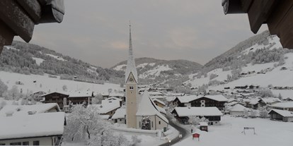 Hotels an der Piste - Klassifizierung: 3 Sterne - Tirol - Blick vom Hotel zur Kirche - Hotel Austria