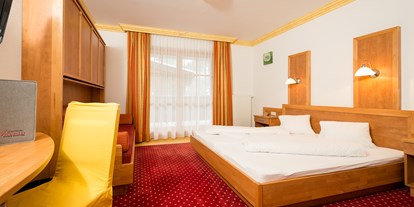 Hotels an der Piste - Hotel-Schwerpunkt: Skifahren & Familie - Skicircus Saalbach Hinterglemm Leogang Fieberbrunn - DZ 23 m² - Hotel Astrid