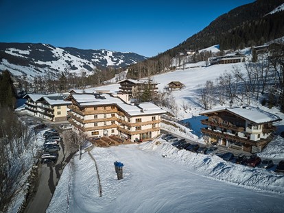 Hotels an der Piste - Saalbach Hinterglemm - Hotel direkt an der Piste des Bergfried Liftes mitten im Skigebiet Saalbach-Hinterglemm-Leogang - Dein MOUNTAIN Wohlfühlhotel Johanneshof