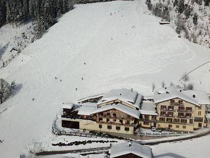 Hotels an der Piste - Hotel-Schwerpunkt: Skifahren & Ruhe - Hotelansicht mit Skipiste
 - Berghotel Jaga-Alm