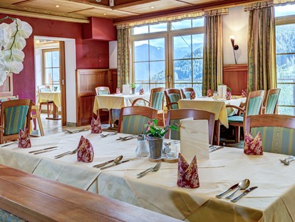 Hotels an der Piste - Hotel-Schwerpunkt: Skifahren & Ruhe - Speisesaal mit Panorama-Blick - Berghotel Jaga-Alm