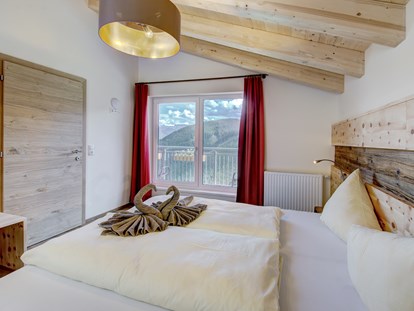 Hotels an der Piste - Hotel-Schwerpunkt: Skifahren & Ruhe - Appartement Zirbe Seeblick Schlafzimmer - Berghotel Jaga-Alm