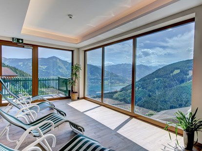 Hotels an der Piste - Skigebiet Schmittenhöhe - Wellness Ruheraum mit Panoramablick - Berghotel Jaga-Alm